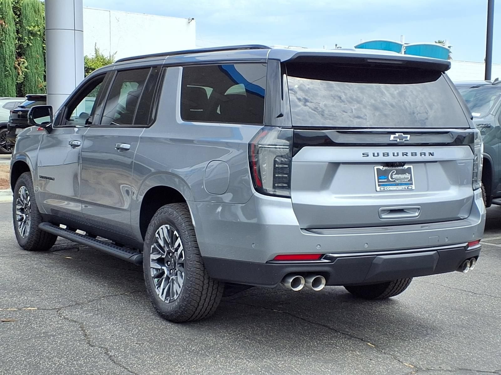 2026 Chevrolet Suburban Z71 - Photo 6