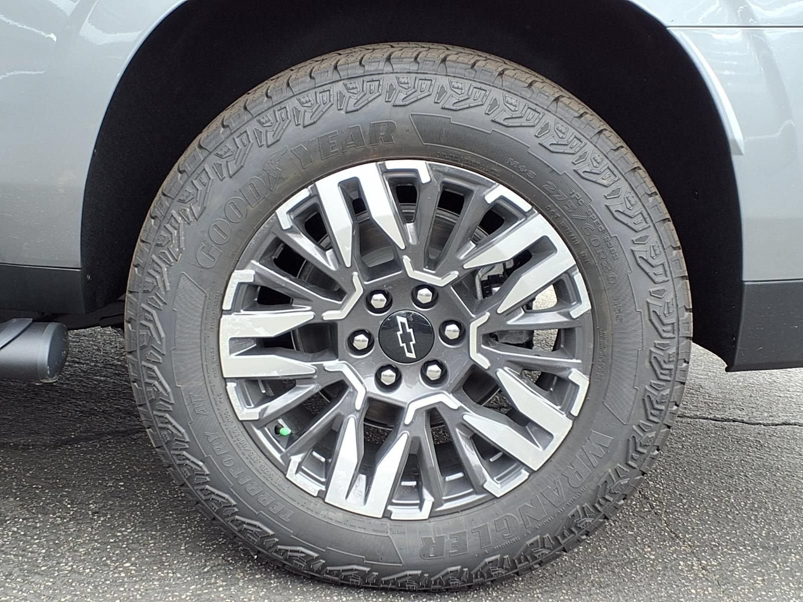 2026 Chevrolet Suburban Z71 - Photo 7
