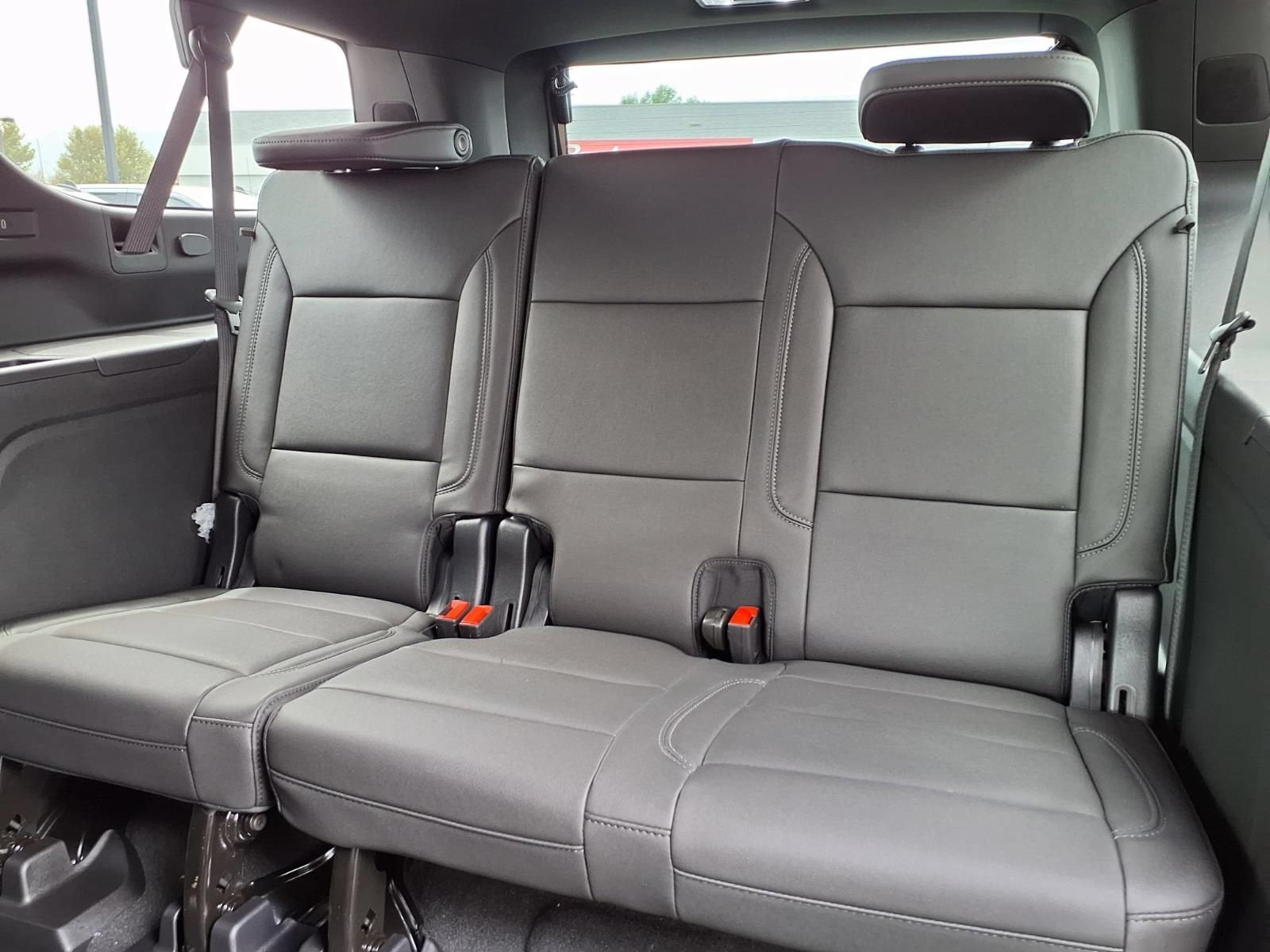 2026 Chevrolet Suburban Z71 - Photo 9