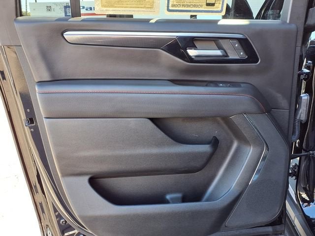 2025 Chevrolet Suburban RST