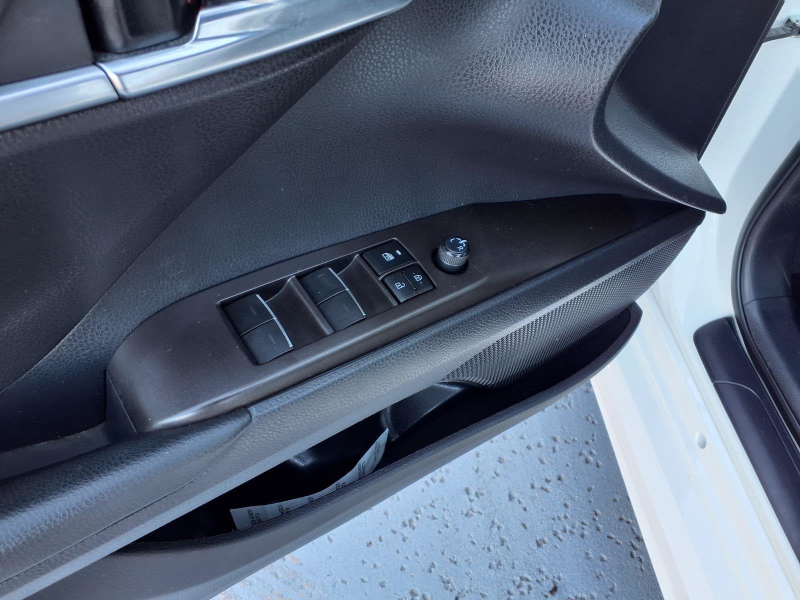 2022 Toyota Camry Hybrid SE