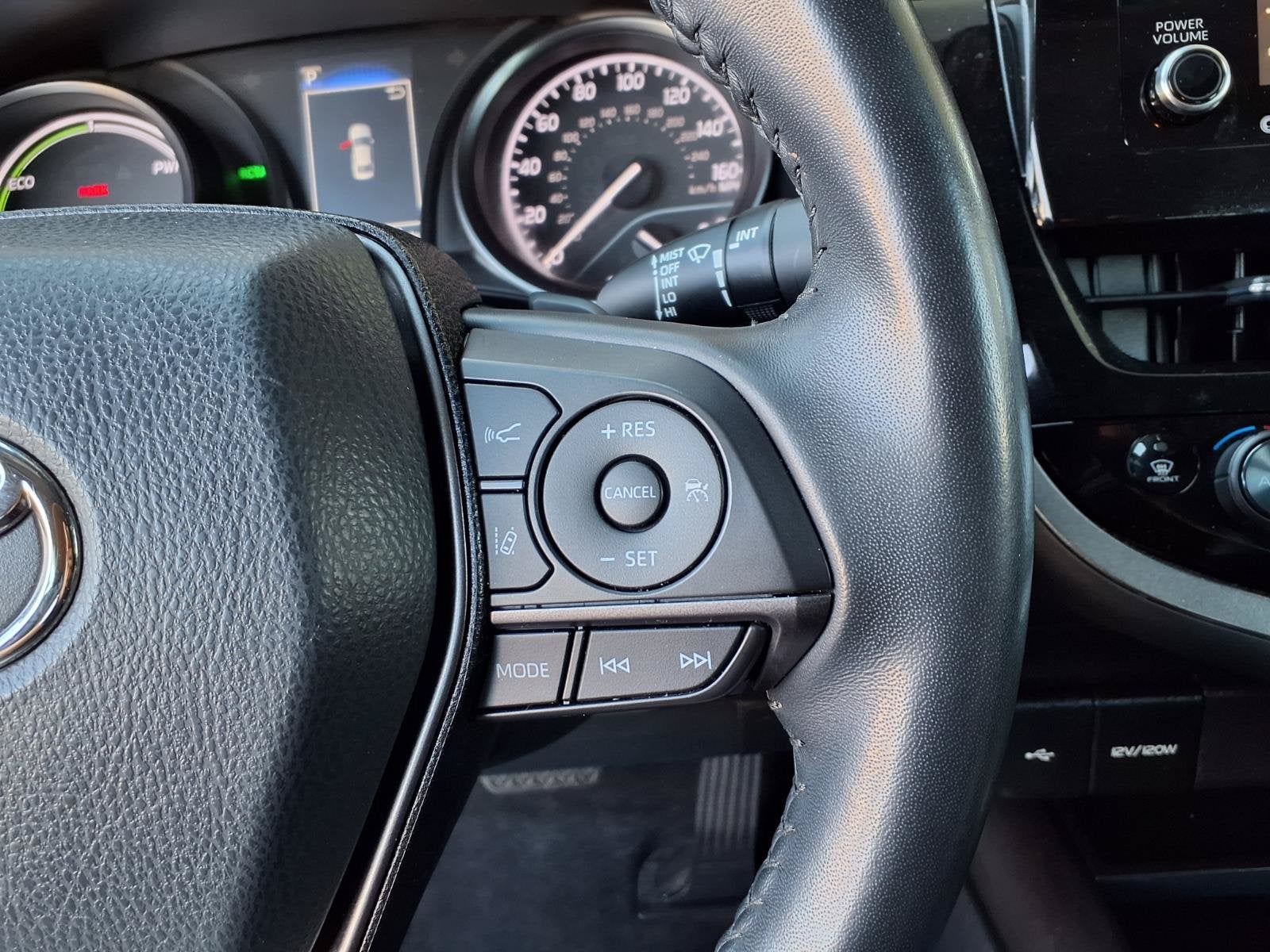 2022 Toyota Camry Hybrid SE
