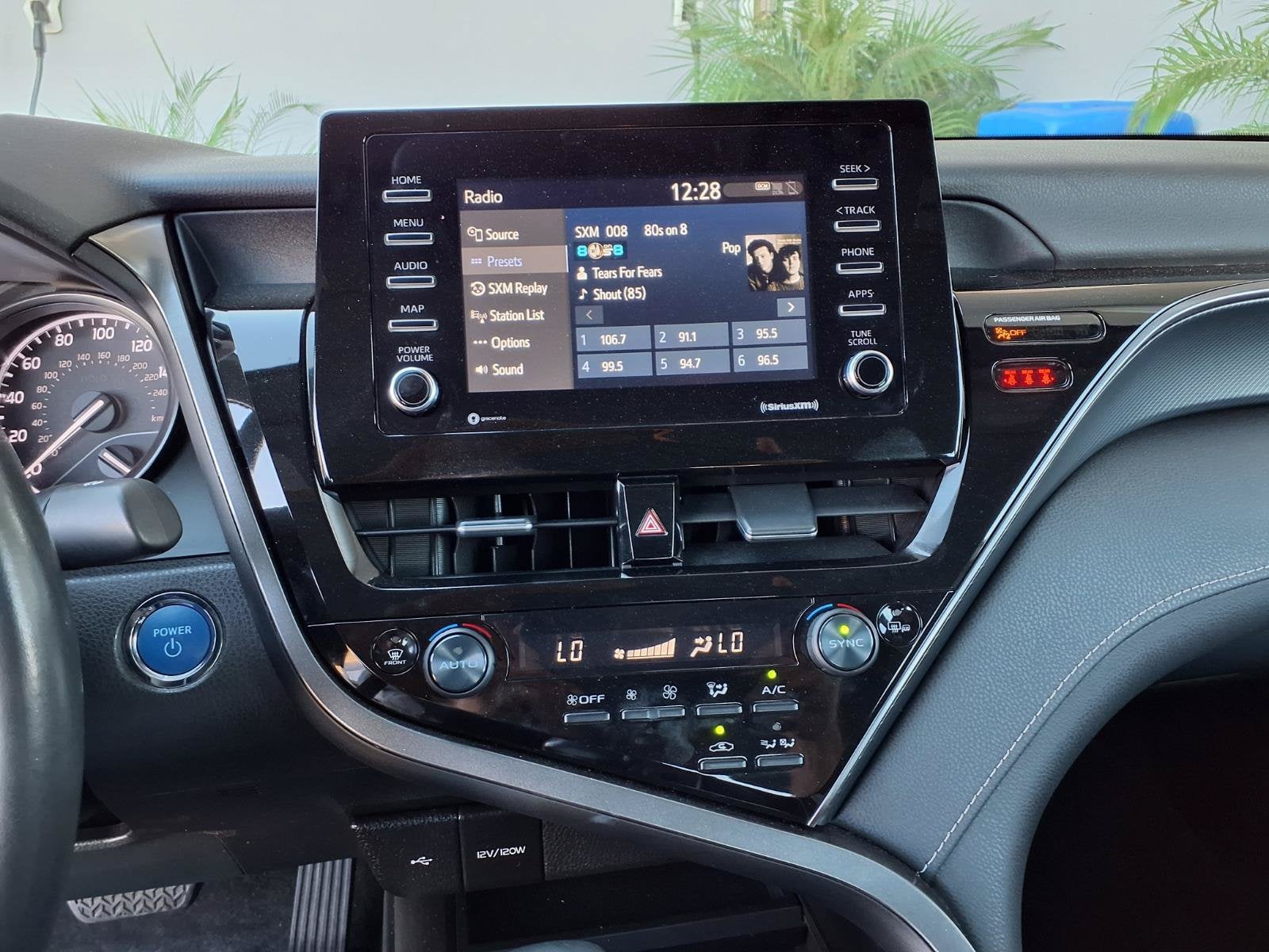 2022 Toyota Camry Hybrid SE