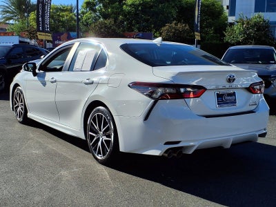 2022 Toyota Camry Hybrid SE