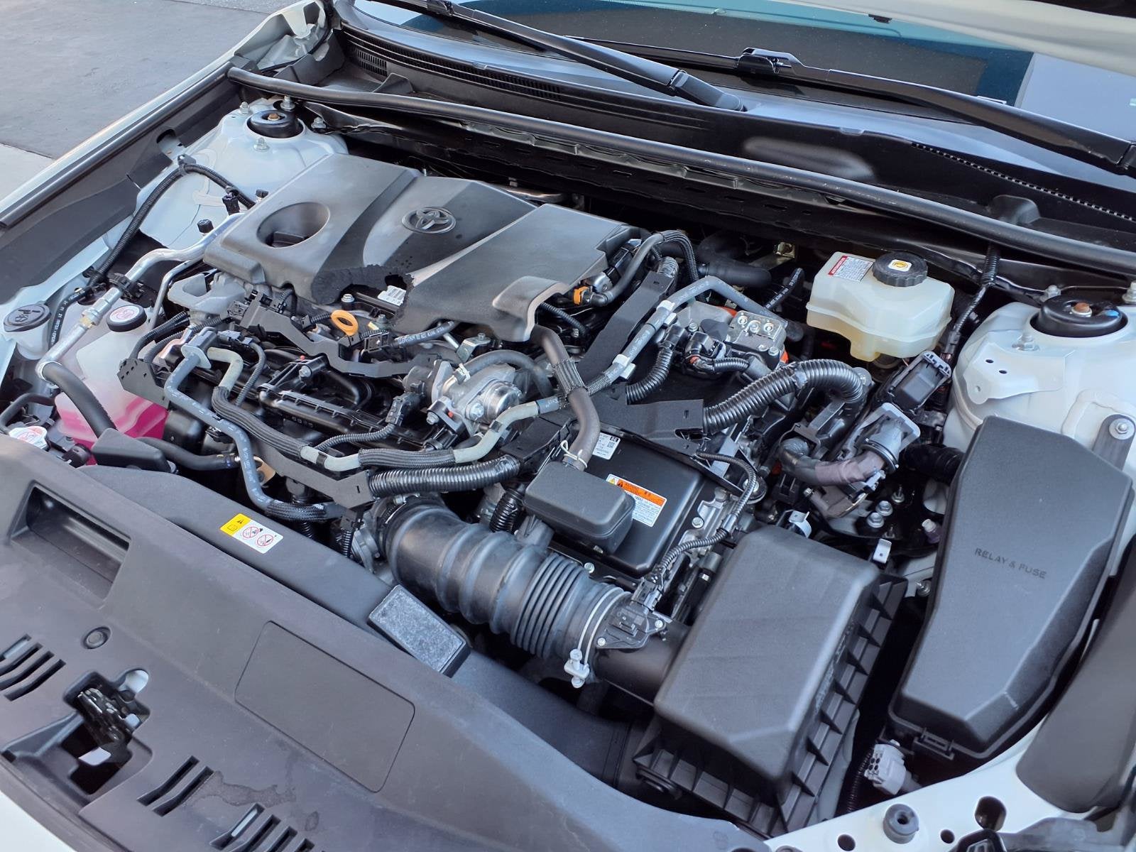 2022 Toyota Camry Hybrid SE